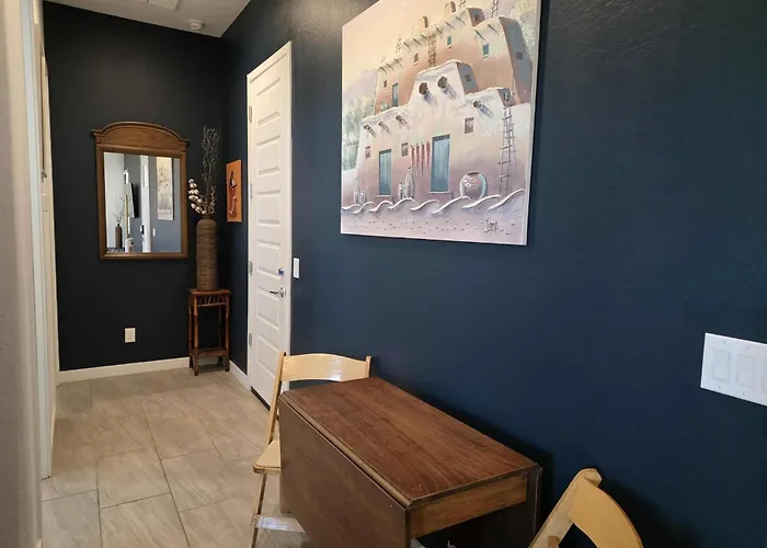 Luxe Getaway Near Essential Amenities & Mountain Views Apartment