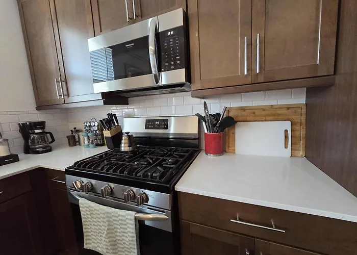 Luxe Getaway Near Essential Amenities & Mountain Views