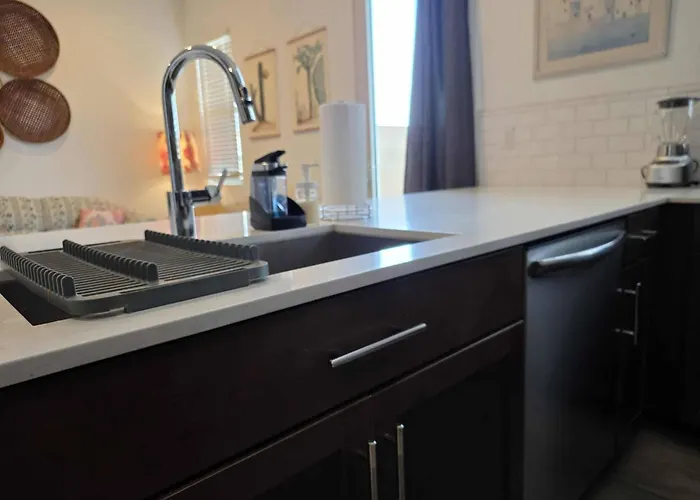 Luxe Getaway Near Essential Amenities & Mountain Views Apartment *