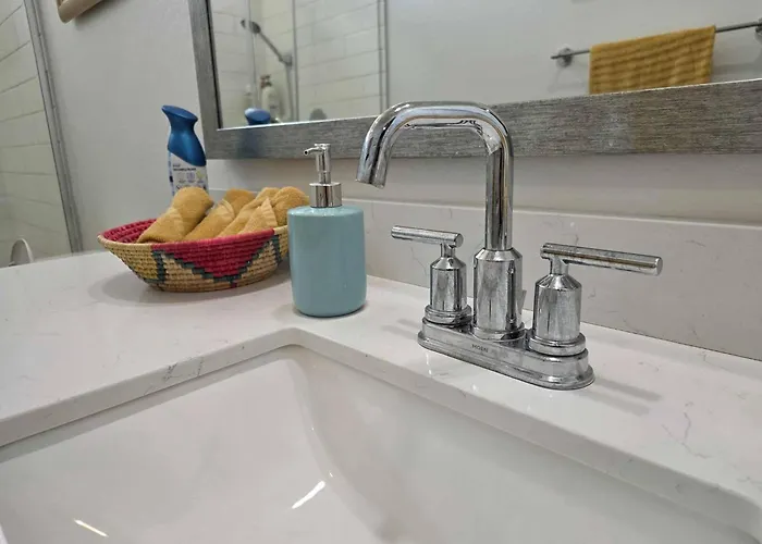 Luxe Getaway Near Essential Amenities & Mountain Views * Phoenix