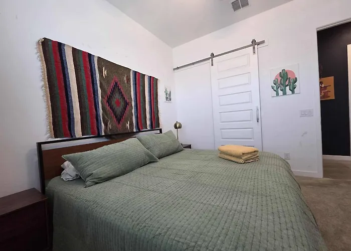 Luxe Getaway Near Essential Amenities & Mountain Views Phoenix