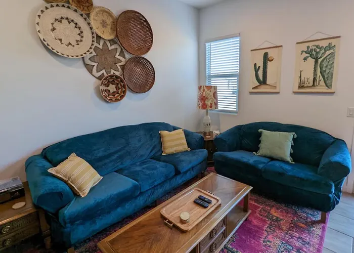 Luxe Getaway Near Essential Amenities & Mountain Views Apartment Phoenix